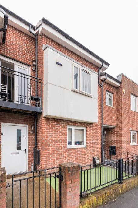 En-Suit Room With Free Dedicated Parking Mánchester Exterior foto